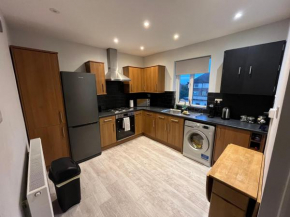 Comfortable 2 bedroom, 1 bathroom, West London flat